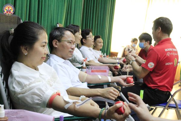 Tích cực tham gia hiến máu tình nguyện