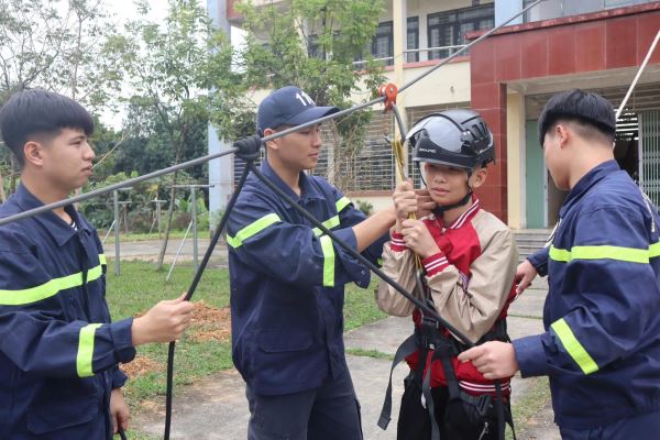 Trường Phổ thông Tuyên Quang tham gia hội nghị tuyên truyền và diễn tập phòng cháy, chữa cháy năm 2025 Trường Phổ thông Tuyên Quang tham gia hội nghị tuyên truyền và diễn tập phòng cháy, chữa cháy năm 2025
