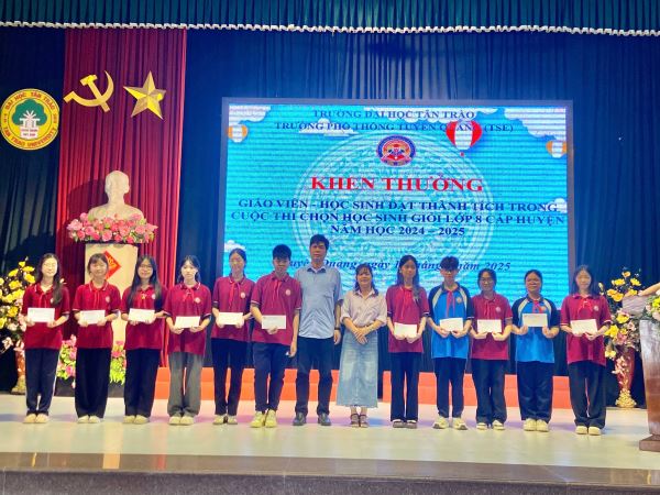 Trường Phổ thông Tuyên Quang vinh danh giáo viên và học sinh đạt thành tích trong kỳ thi chọn học sinh giỏi lớp 8 cấp huyện năm học 2024 - 2025