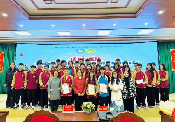 Trường Phổ thông Tuyên Quang sôi nổi tham gia các hoạt động kỷ niệm 76 năm ngày truyền thống học sinh, sinh viên Việt Nam Trường Phổ thông Tuyên Quang sôi nổi tham gia các hoạt động kỷ niệm 76 năm ngày truyền thống học sinh, sinh viên Việt Nam