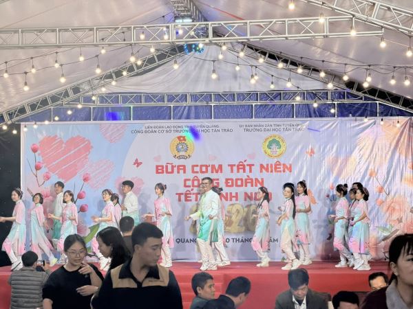 Trường Đại học Tân Trào tổ chức bữa cơm tất niên Công đoàn Tết Bính Ngọ 2026 Trường Đại học Tân Trào tổ chức bữa cơm tất niên Công đoàn Tết Bính Ngọ 2026