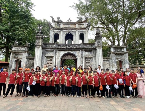 Hành trình trải nghiệm - Kết nối tri thức, lan tỏa yêu thương Hành trình trải nghiệm - Kết nối tri thức, lan tỏa yêu thương