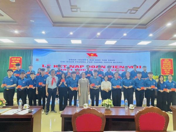 Chúc mừng Lễ trưởng thành và Kết nạp đoàn viên mới Chúc mừng Lễ trưởng thành và Kết nạp đoàn viên mới