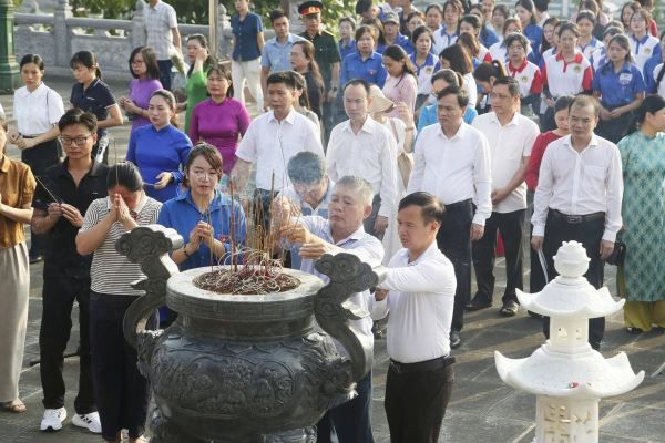 Tri ân các anh hùng liệt sĩ nhân kỷ niệm 79 năm ngày thương binh - liệt sĩ (27/7/1947 – 27/7/2026) Tri ân các anh hùng liệt sĩ nhân kỷ niệm 79 năm ngày thương binh - liệt sĩ (27/7/1947 – 27/7/2026)